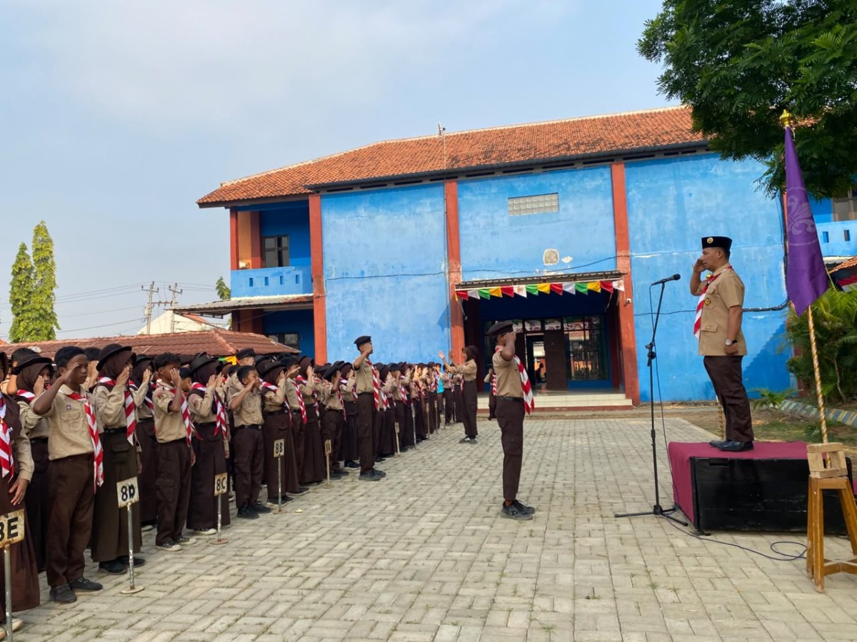 SEMARAK HARI PRAMUKA KE-65 DI SMP NEGERI 11 PEKALONGAN: PERKUAT LITERASI DAN KESIAPSIAGAAN BENCANA MELALUI PROGRAM KOKURIKULER
